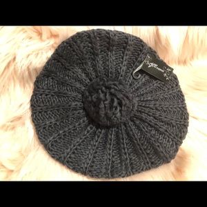 Women’s gray beret